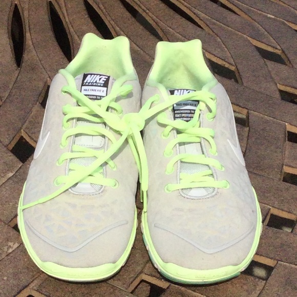 EUC Nike Free Tri Fit athletic running shoe CHOICE - Picture 16 of 16